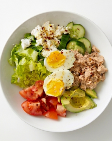 High-Protein Tuna and Egg Salad Bowl